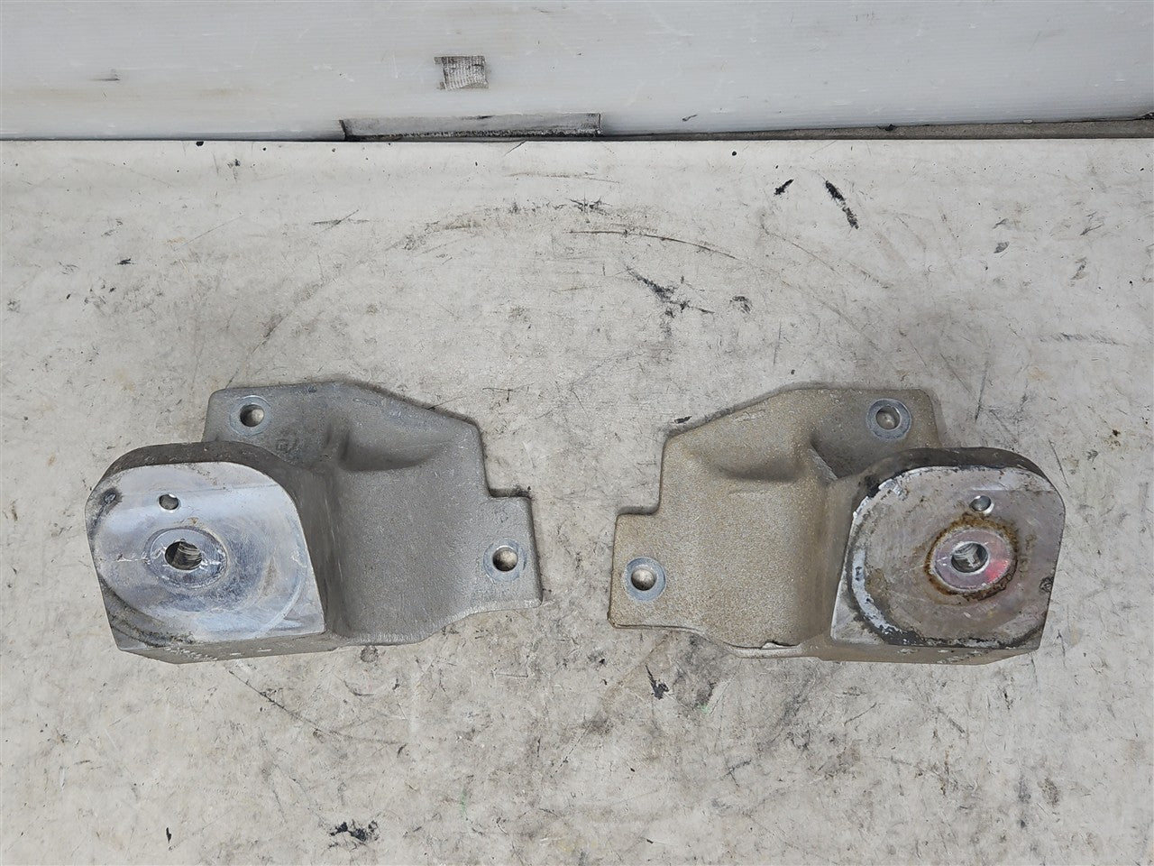 1999 CORVETTE ENGINE MOUNT STAND 10260642 10260643 33933 - image 4