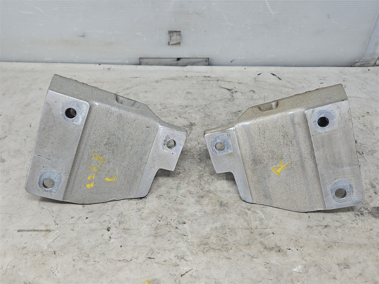 1999 CORVETTE ENGINE MOUNT STAND 10260642 10260643 33933 - image 5