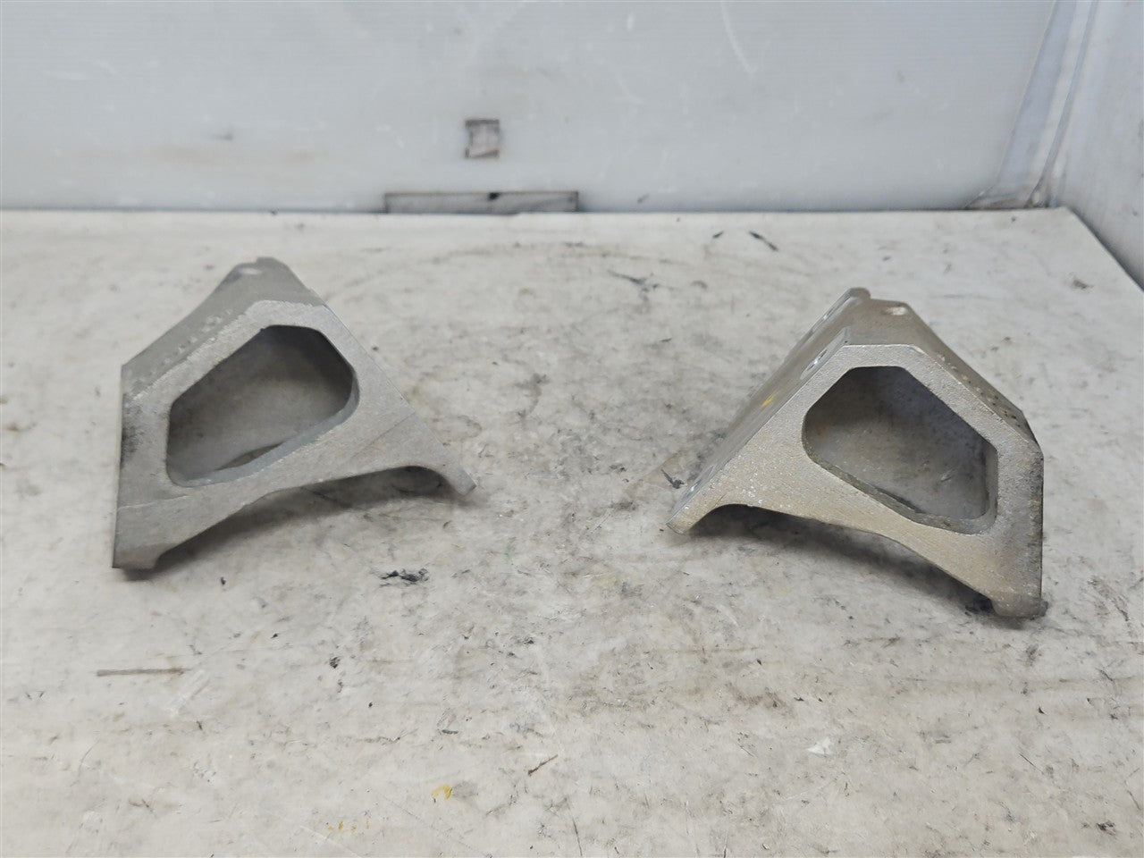 1999 CORVETTE ENGINE MOUNT STAND 10260642 10260643 33933 - image 6