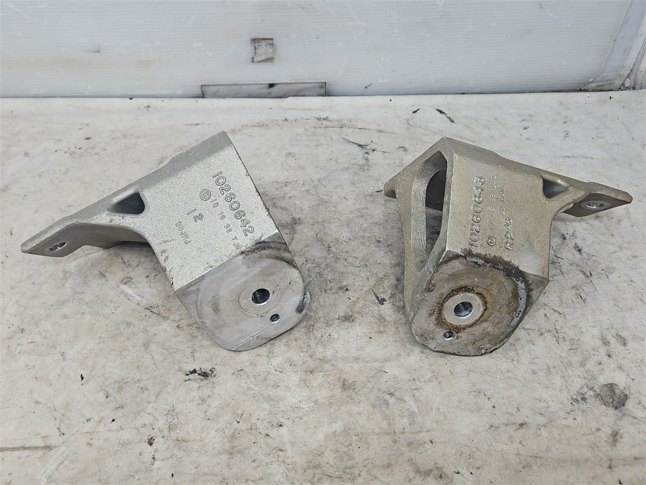 1999 CORVETTE ENGINE MOUNT STAND 10260642 10260643 33933 - image 10