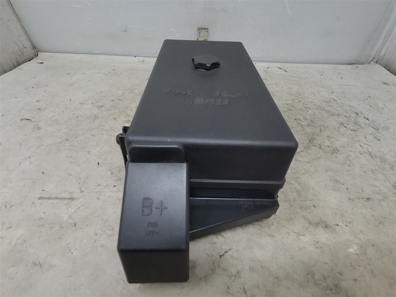 1999 CORVETTE ENGINE BAY FUSE BOX 15329395 33947 - image 1