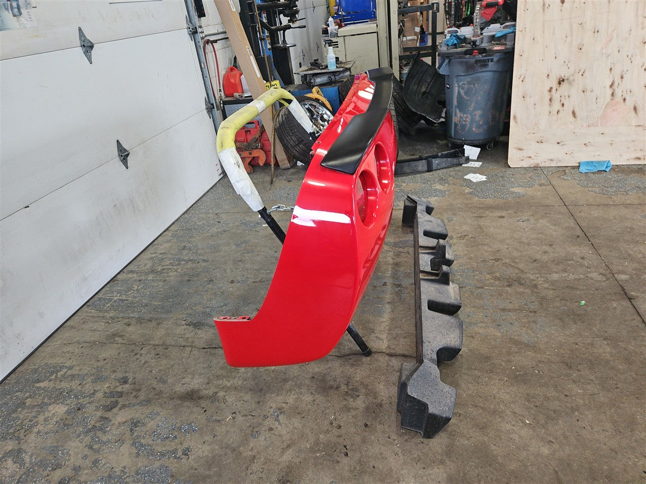 1999 CORVETTE REAR BUMPER TORCH RED NICE W/REBAR 33953 - image 5