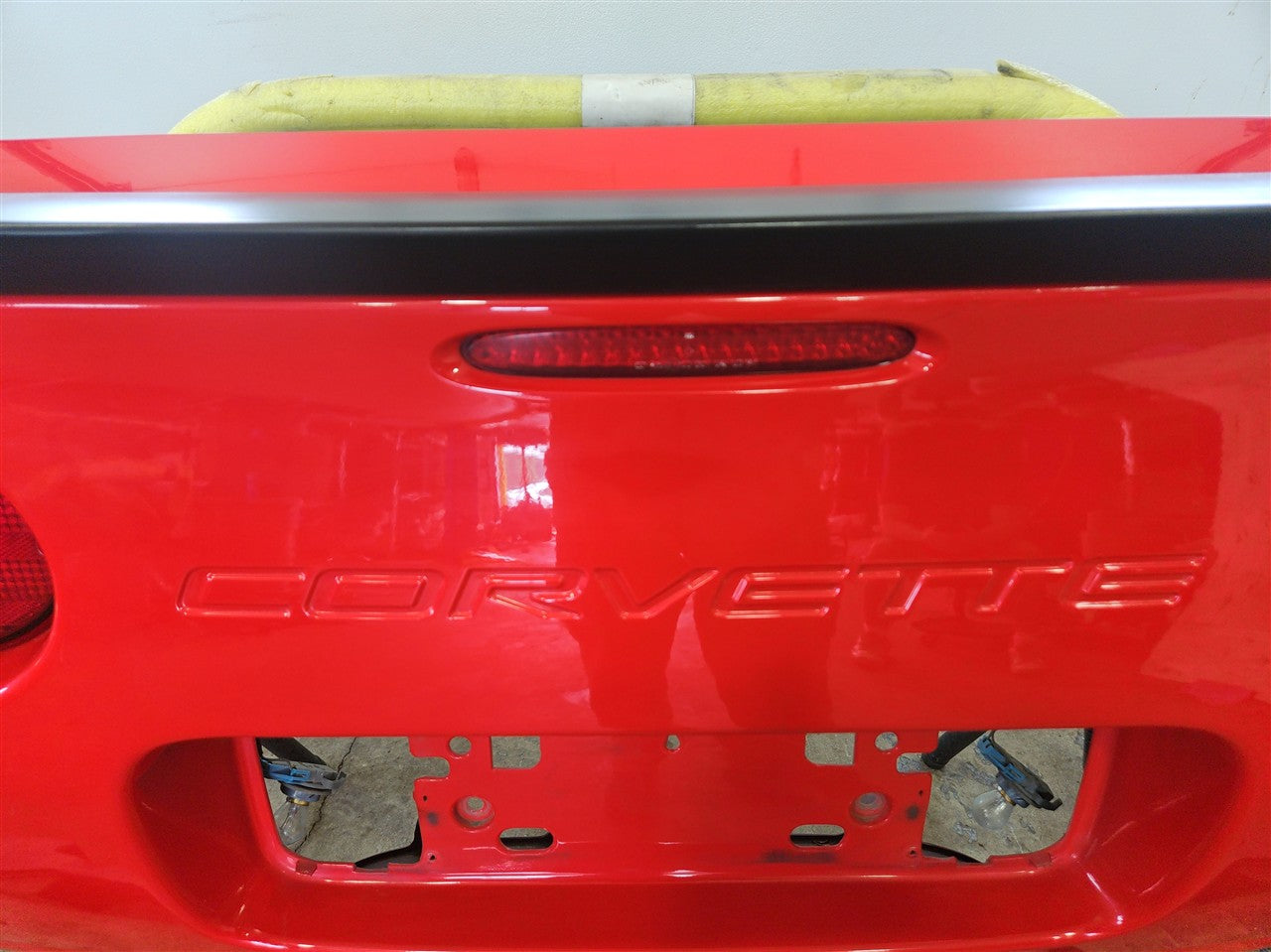 1999 CORVETTE REAR BUMPER TORCH RED NICE W/REBAR 33953 - image 8