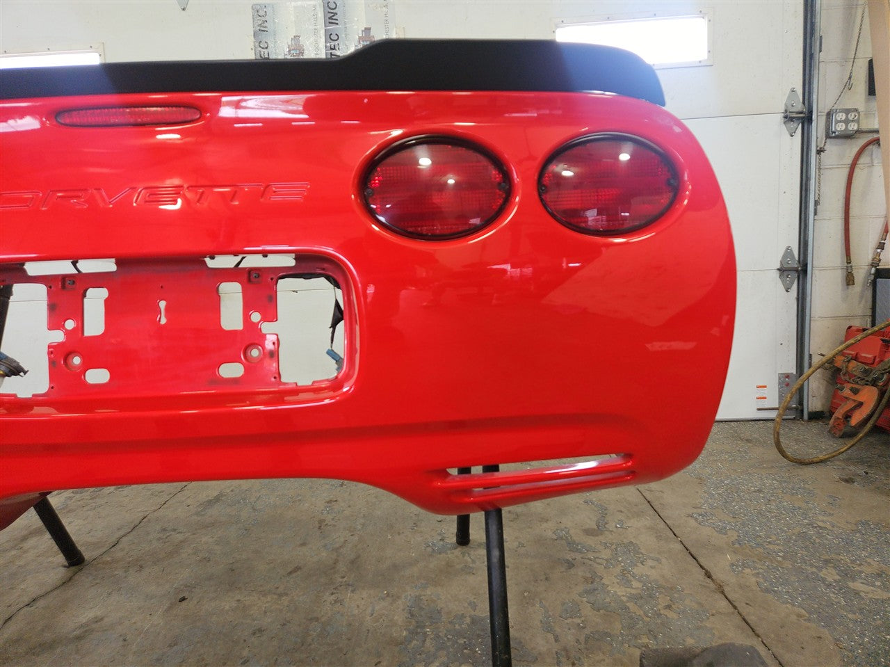 1999 CORVETTE REAR BUMPER TORCH RED NICE W/REBAR 33953 - image 10