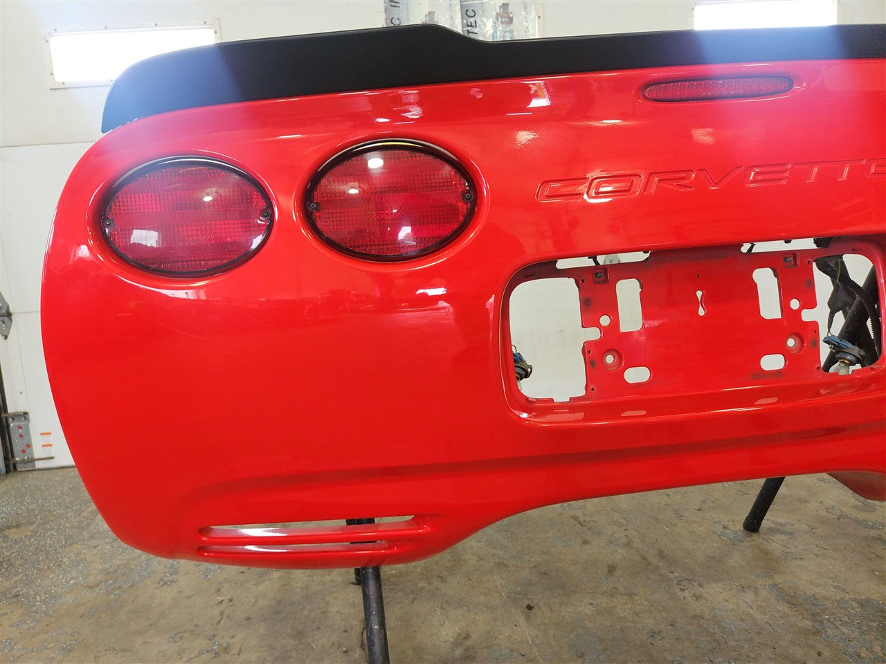 1999 CORVETTE REAR BUMPER TORCH RED NICE W/REBAR 33953 - image 11
