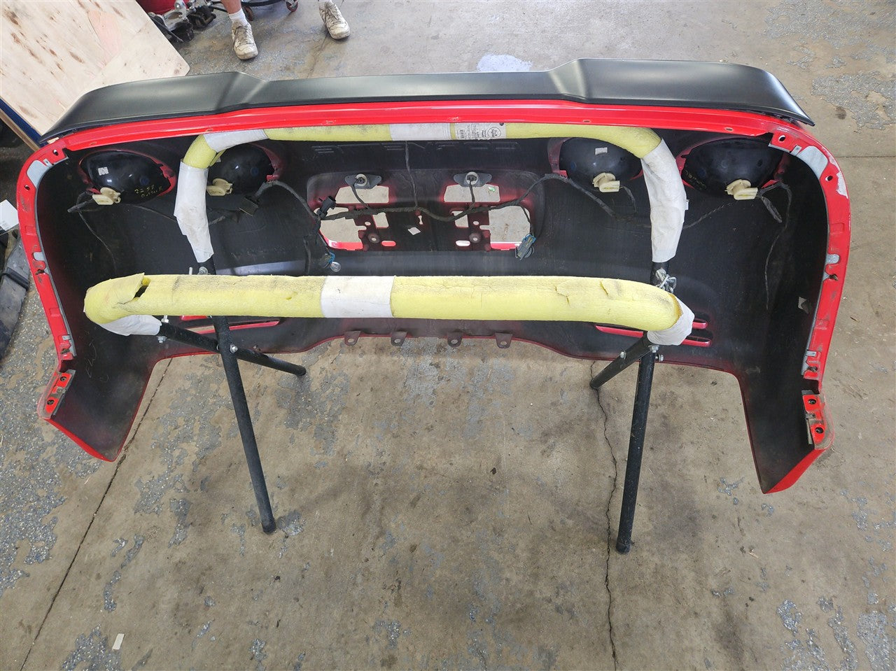 1999 CORVETTE REAR BUMPER TORCH RED NICE W/REBAR 33953 - image 12