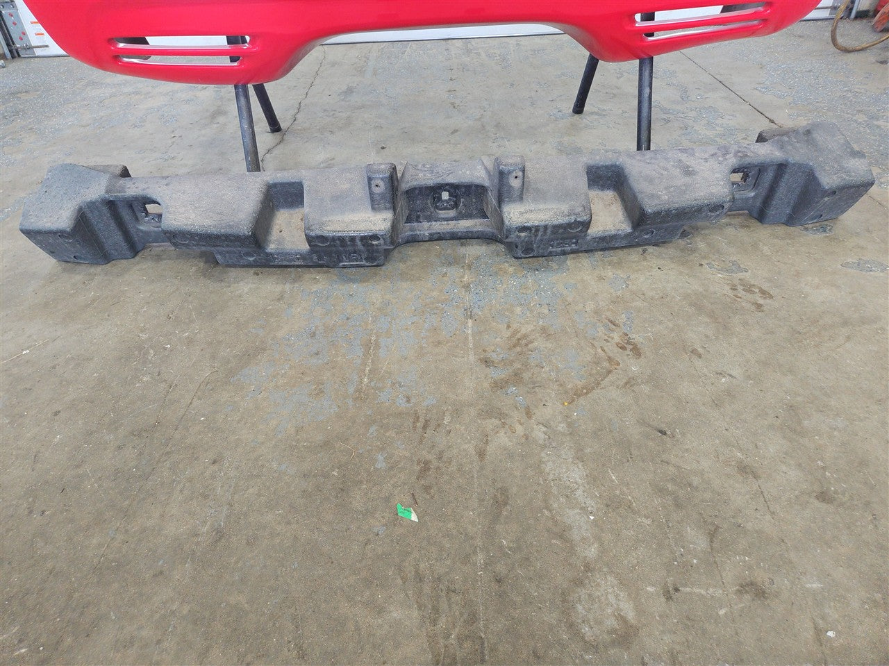 1999 CORVETTE REAR BUMPER TORCH RED NICE W/REBAR 33953 - image 13