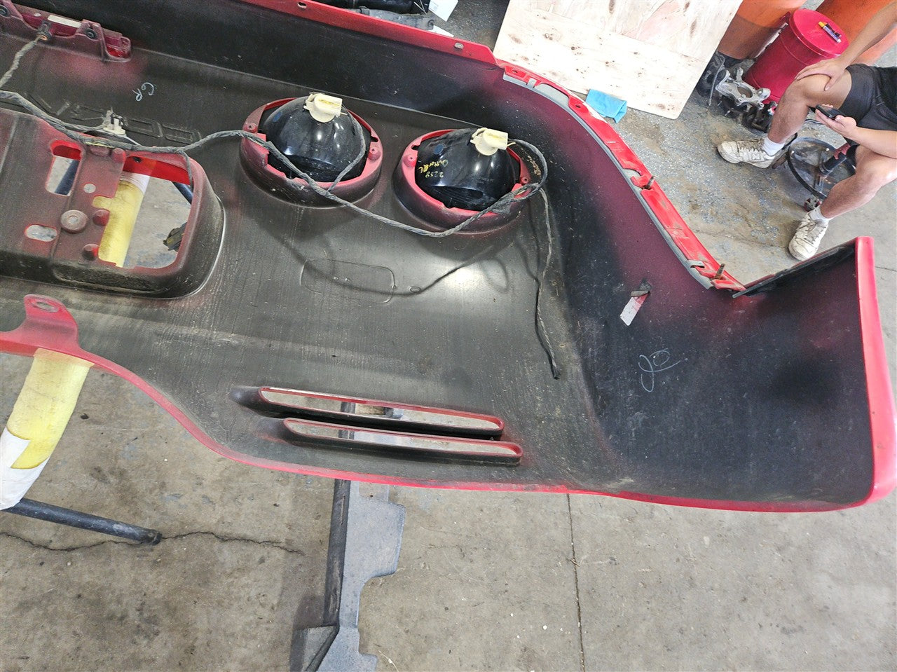 1999 CORVETTE REAR BUMPER TORCH RED NICE W/REBAR 33953 - image 14