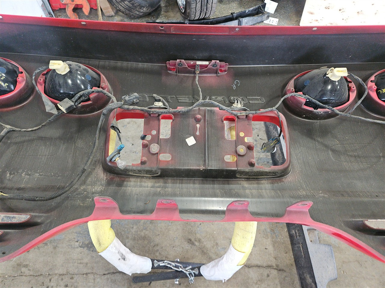 1999 CORVETTE REAR BUMPER TORCH RED NICE W/REBAR 33953 - image 16