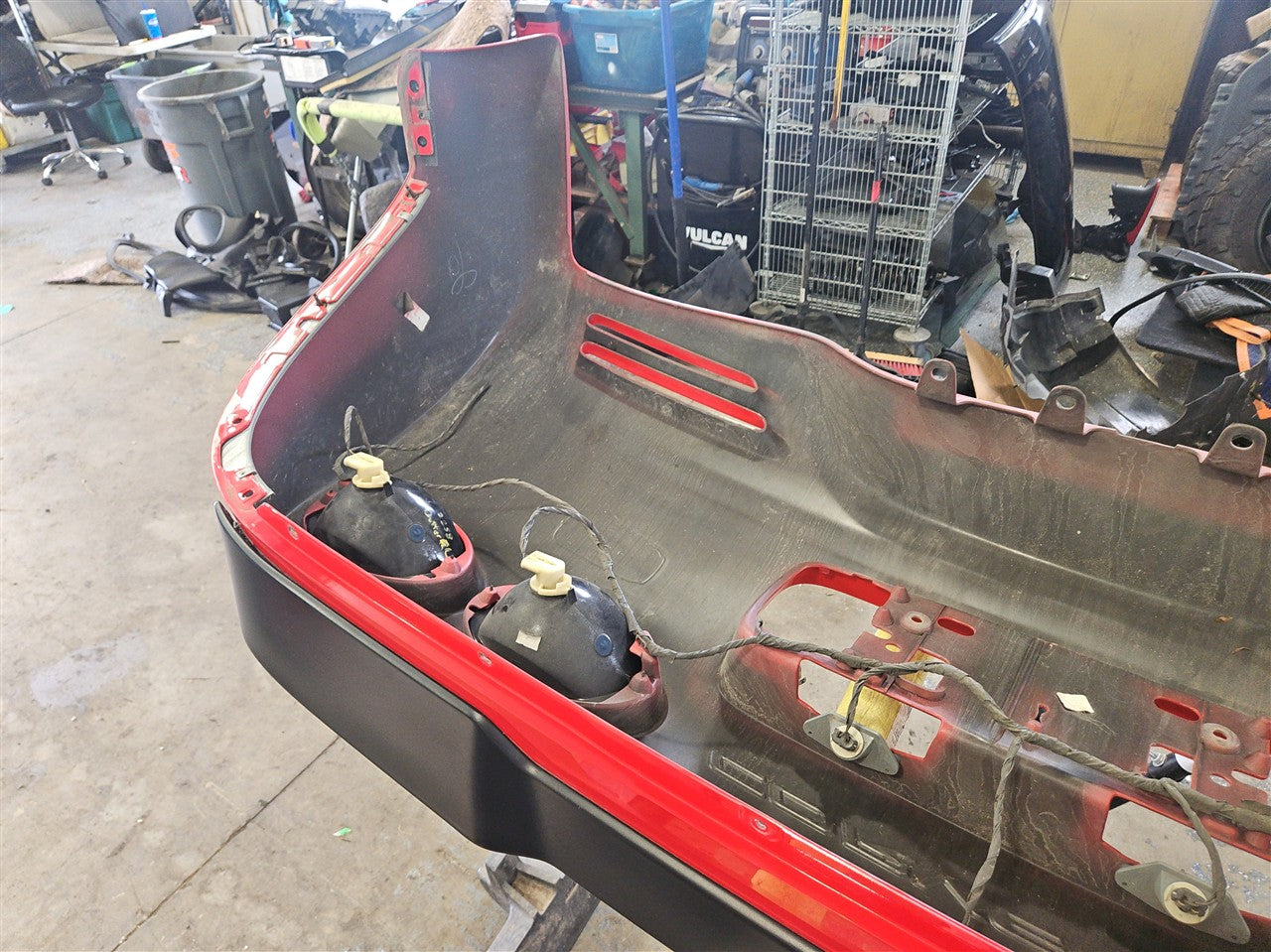 1999 CORVETTE REAR BUMPER TORCH RED NICE W/REBAR 33953 - image 17