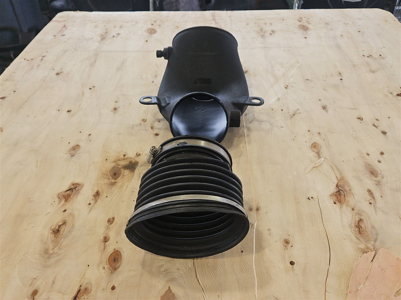 1999 CORVETTE OEM AIR INTAKE BRIDGE DUCT & BELLOWS 33958 - image 9