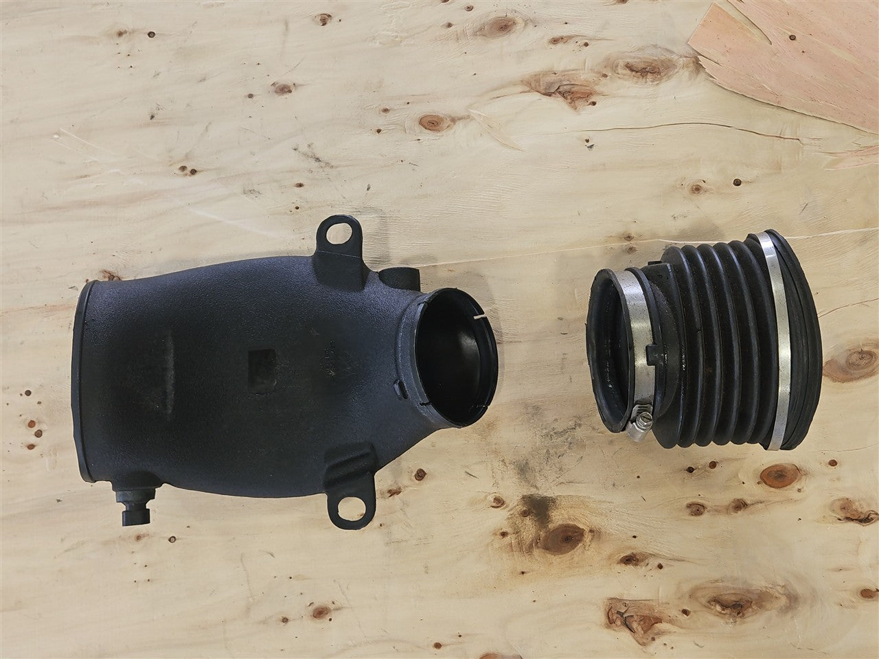 1999 CORVETTE OEM AIR INTAKE BRIDGE DUCT & BELLOWS 33958 - image 10