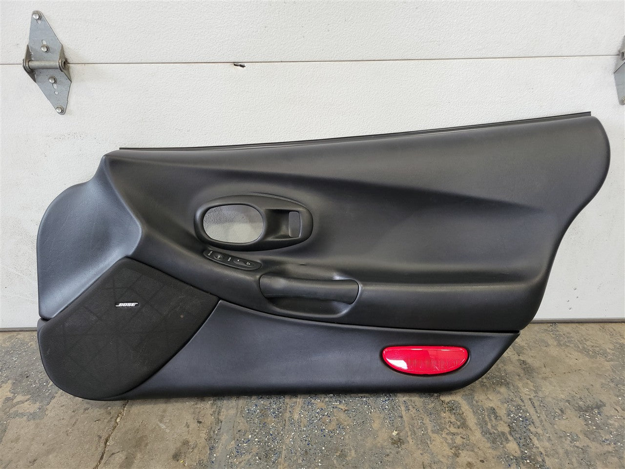 1999 CORVETTE RH DOOR PANEL BLACK W/ WINDOW SWITCH 33961 - image 1