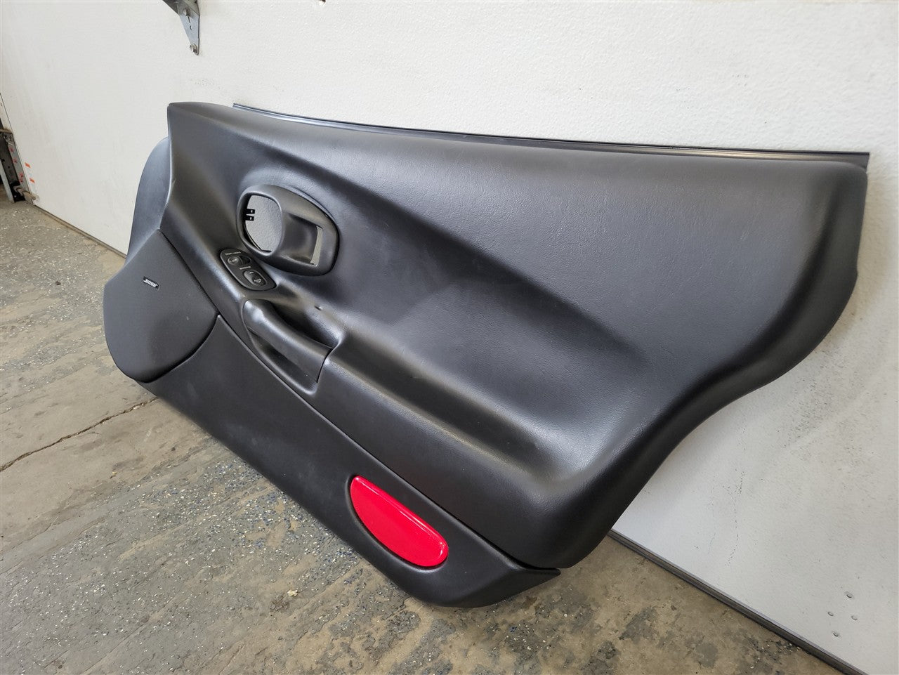 1999 CORVETTE RH DOOR PANEL BLACK W/ WINDOW SWITCH 33961 - image 2