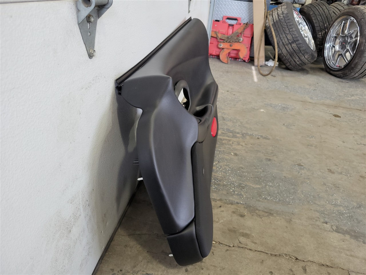 1999 CORVETTE RH DOOR PANEL BLACK W/ WINDOW SWITCH 33961 - image 5