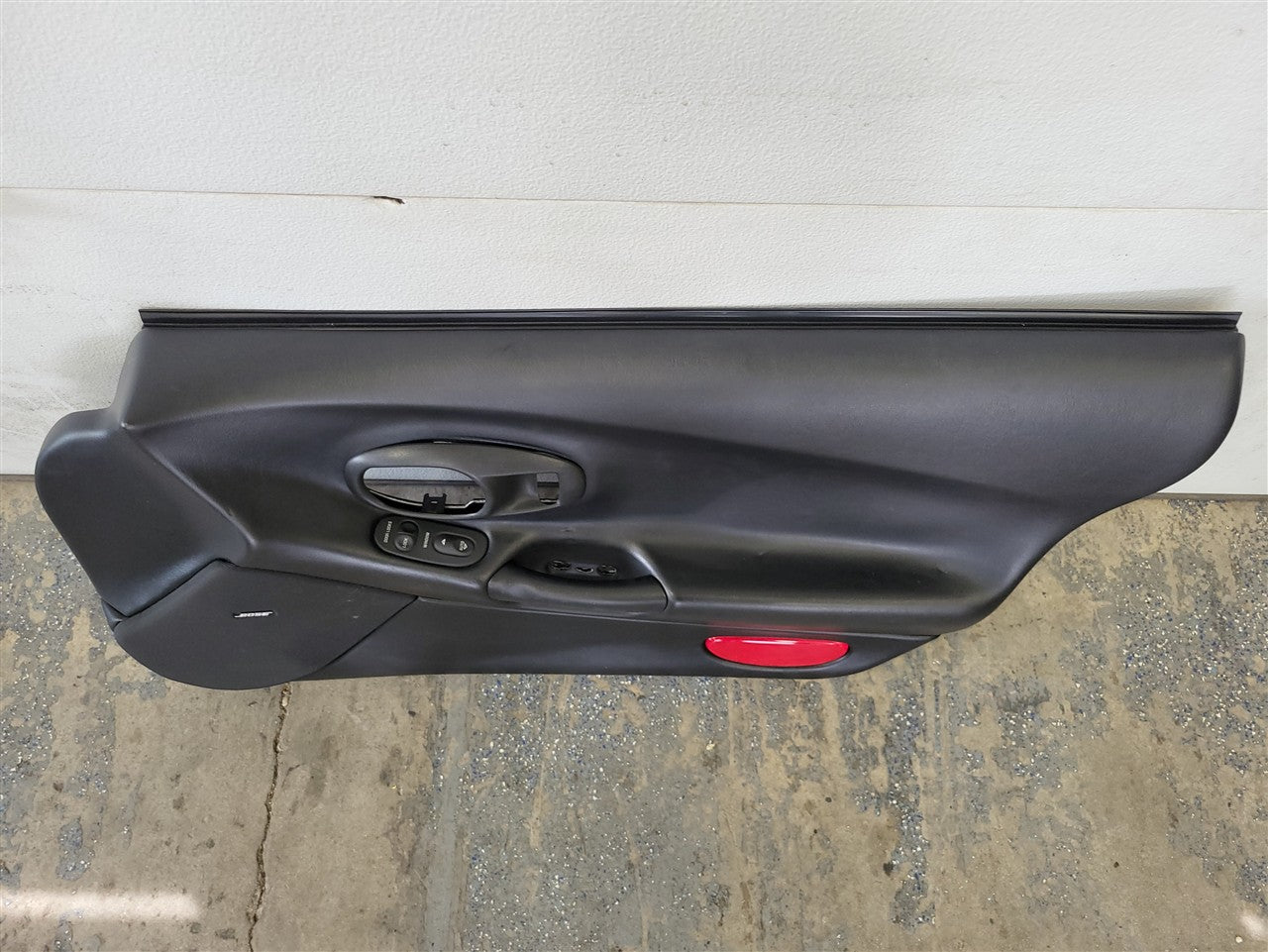 1999 CORVETTE RH DOOR PANEL BLACK W/ WINDOW SWITCH 33961 - image 6