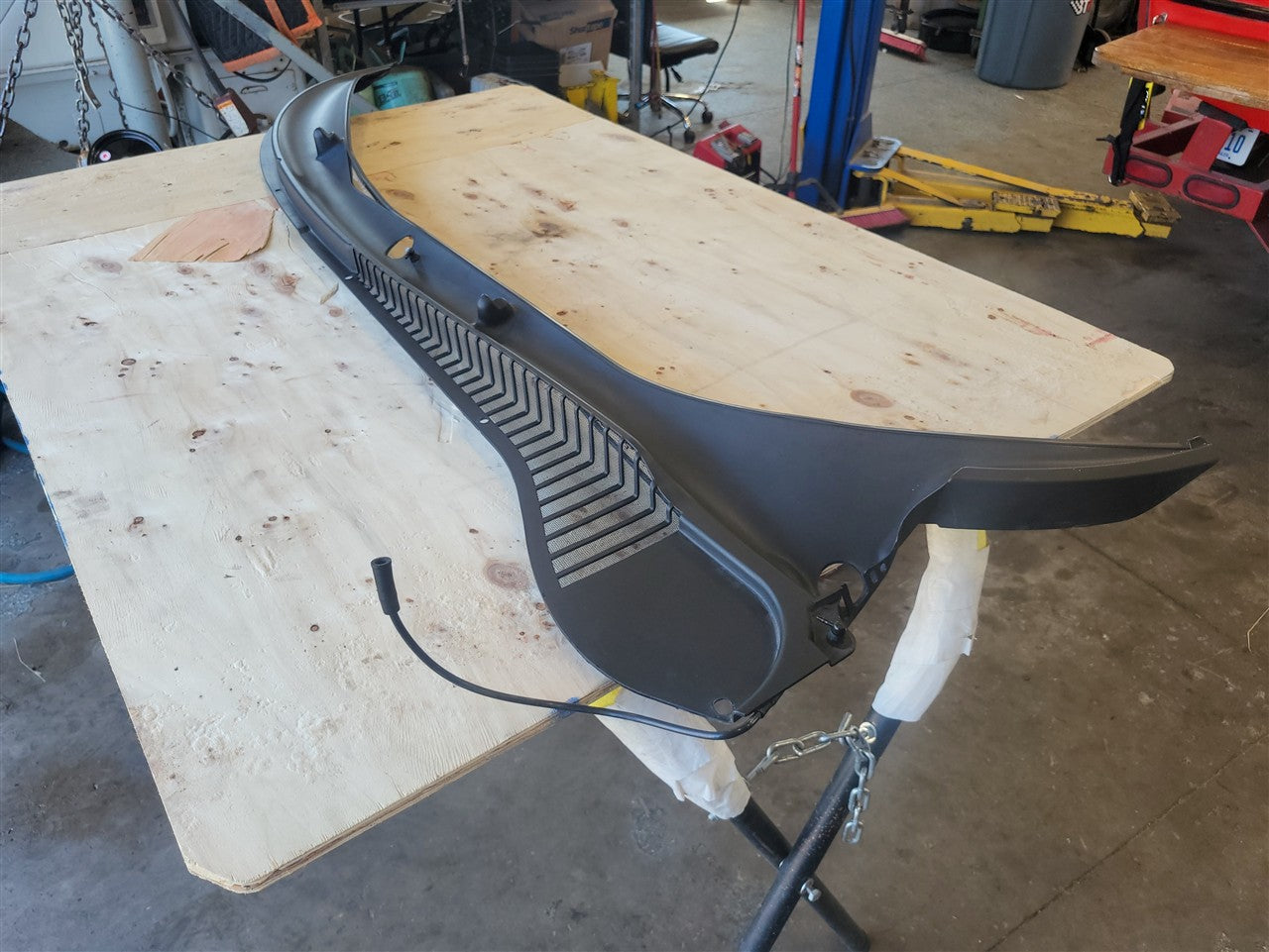 1999 CORVETTE WIPER COWL PANEL AIR INLET GRILLE 33966 - image 4