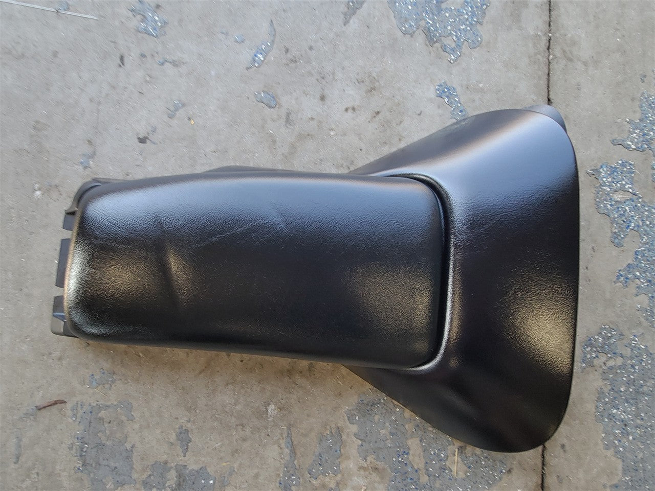 1999 CORVETTE CENTER CONSOLE BARE BLACK LID W/KEY 33971 - image 1