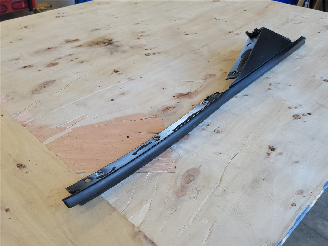 1999 CORVETTE LH EXTERIOR A PILLAR TRIM MOLDING 33974 - image 5