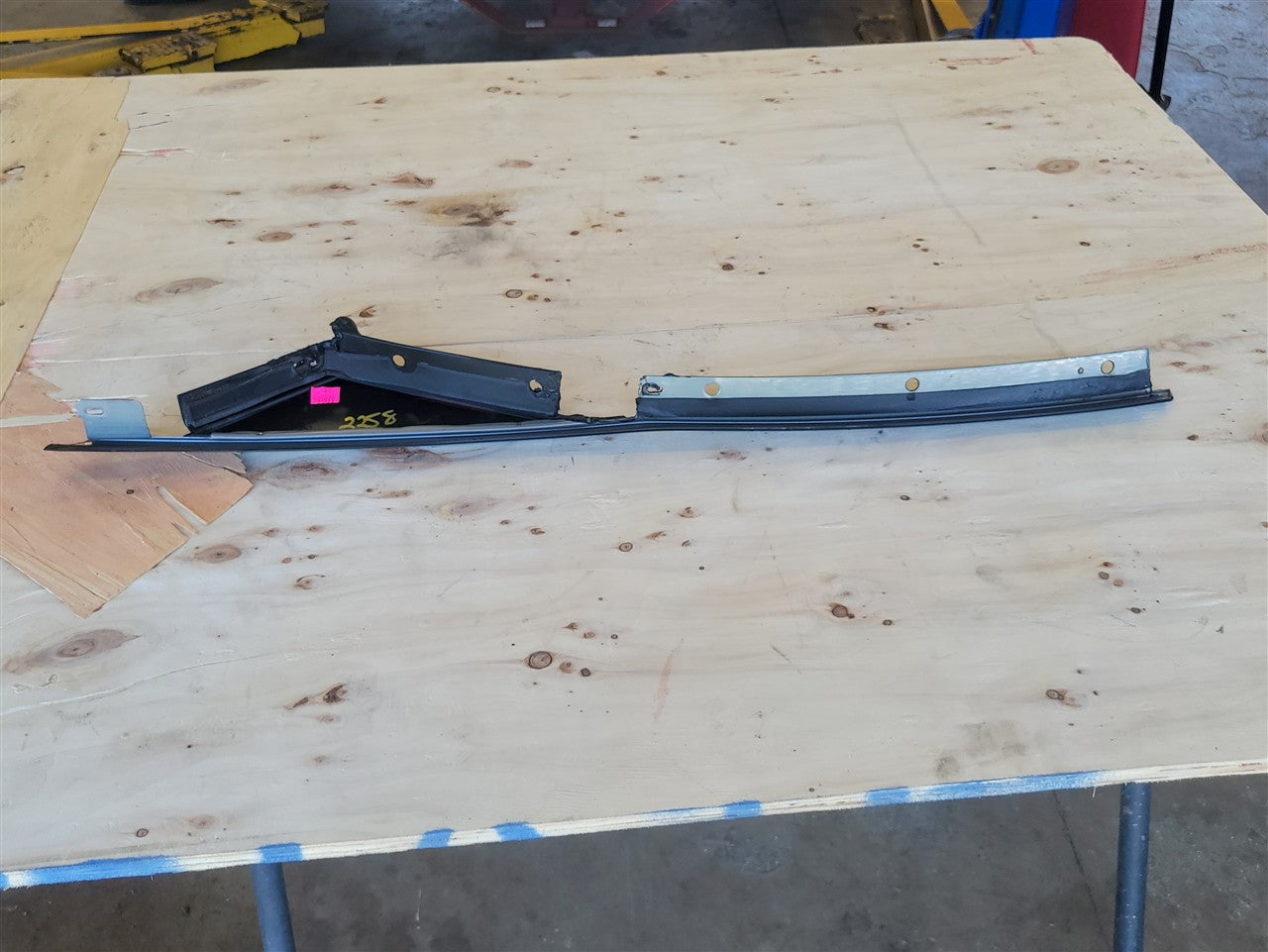 1999 CORVETTE LH EXTERIOR A PILLAR TRIM MOLDING 33974 - image 8