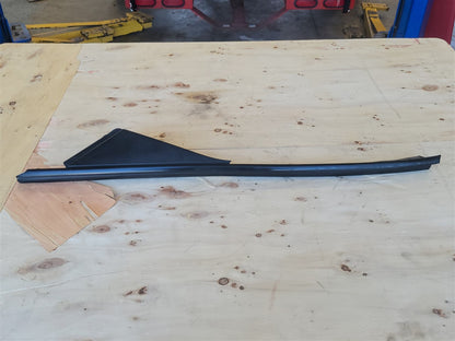 1999 CORVETTE RH EXTERIOR A PILLAR TRIM MOLDING 33975 - image 1