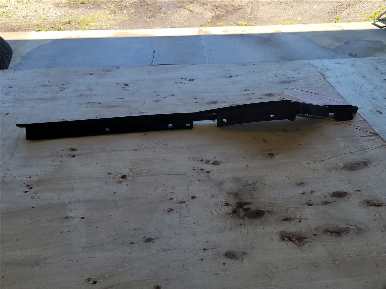 1999 CORVETTE RH EXTERIOR A PILLAR TRIM MOLDING 33975 - image 5