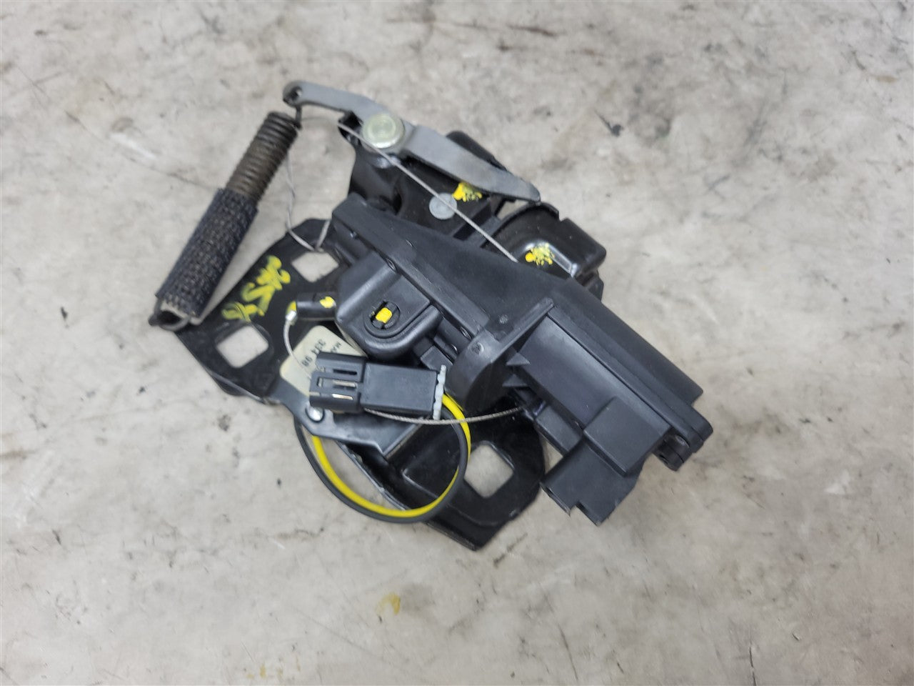 1999 CORVETTE REAR LIFTGATE LATCH LH RH 16638796 33977 - image 1