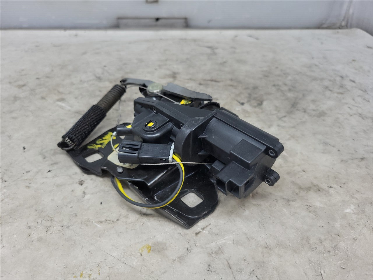 1999 CORVETTE REAR LIFTGATE LATCH LH RH 16638796 33977 - image 2