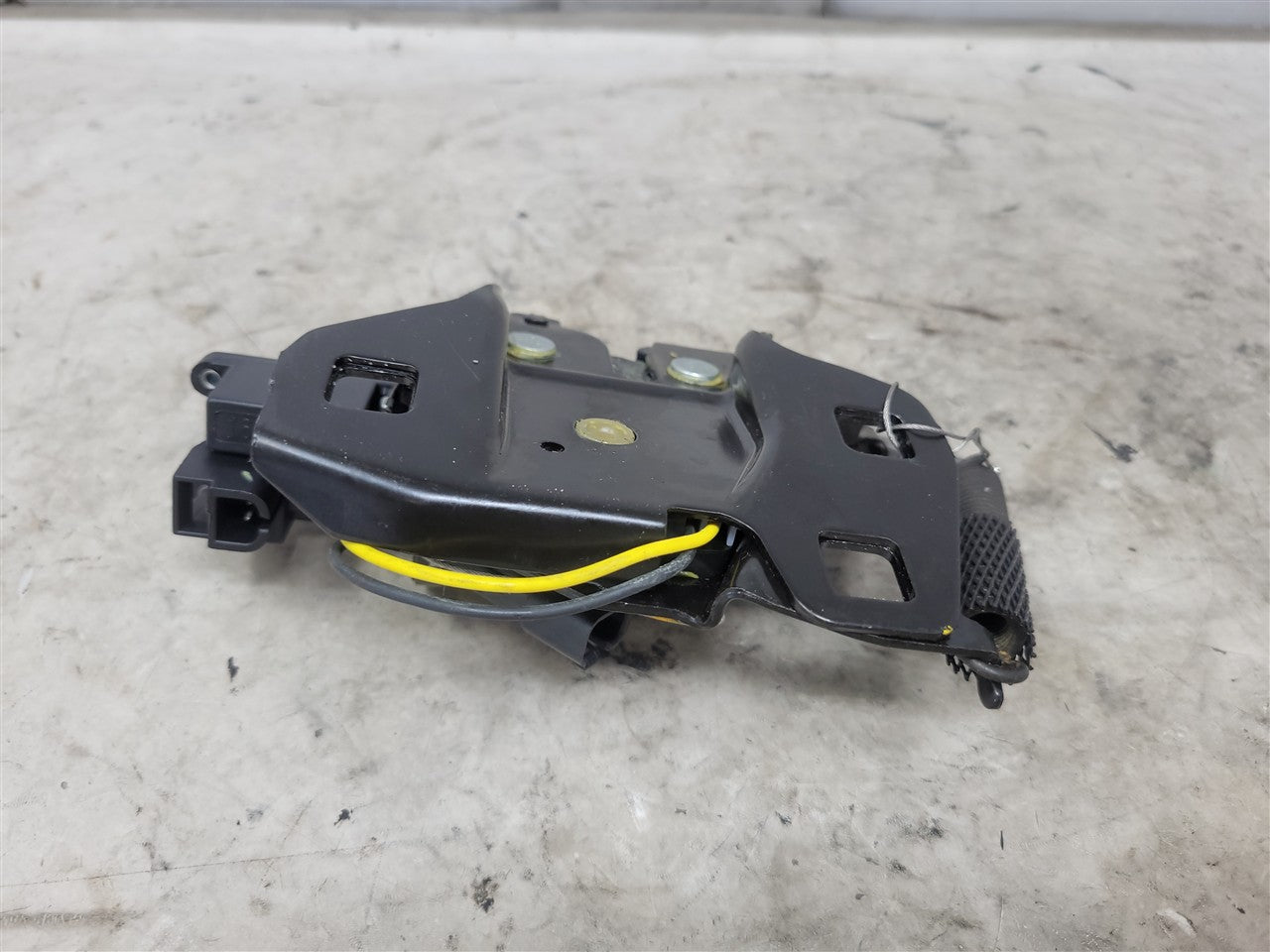 1999 CORVETTE REAR LIFTGATE LATCH LH RH 16638796 33977 - image 7
