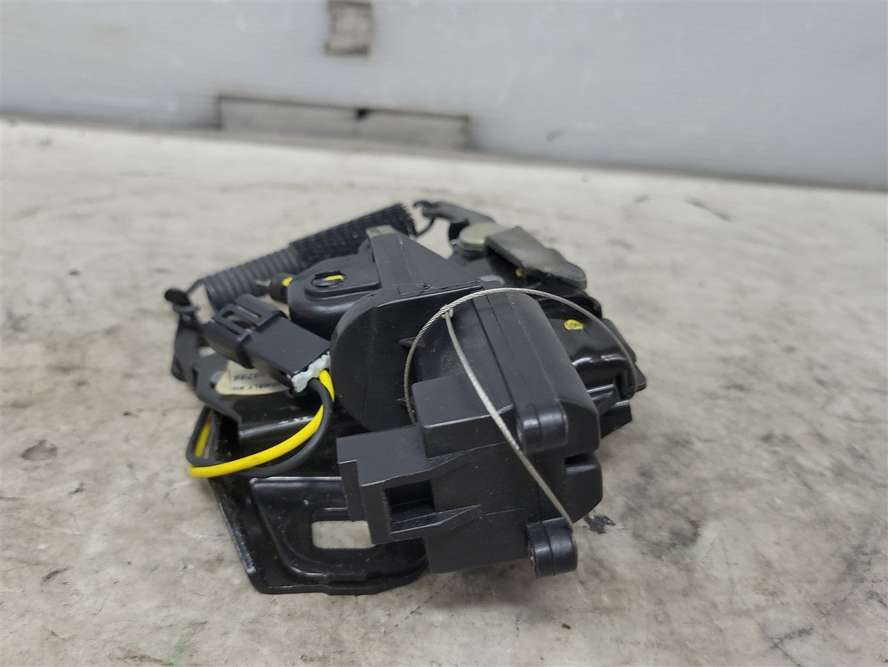1999 CORVETTE REAR LIFTGATE LATCH LH RH 16638796 33978 - image 3