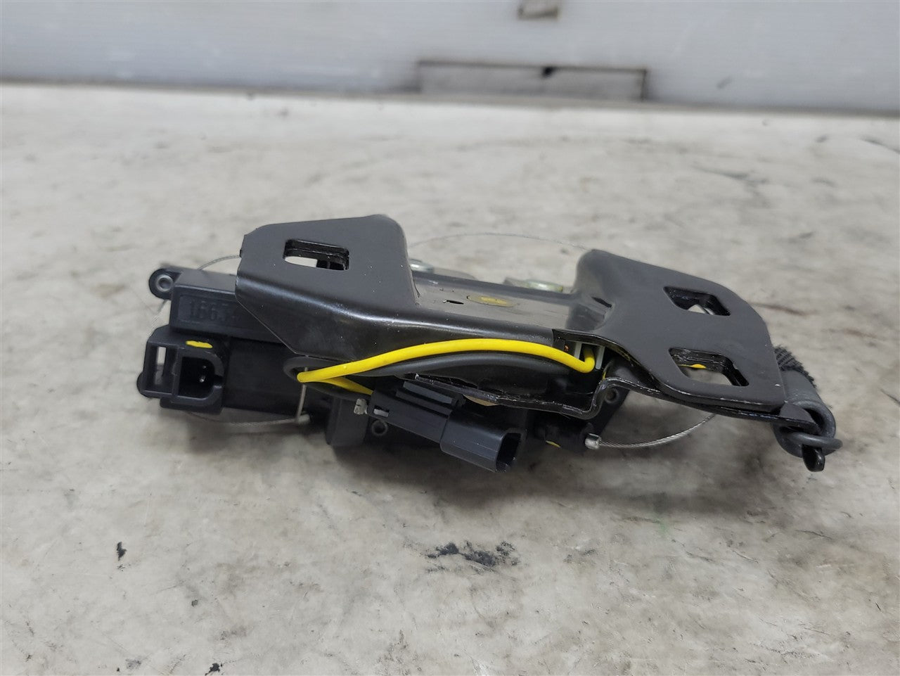 1999 CORVETTE REAR LIFTGATE LATCH LH RH 16638796 33978 - image 11