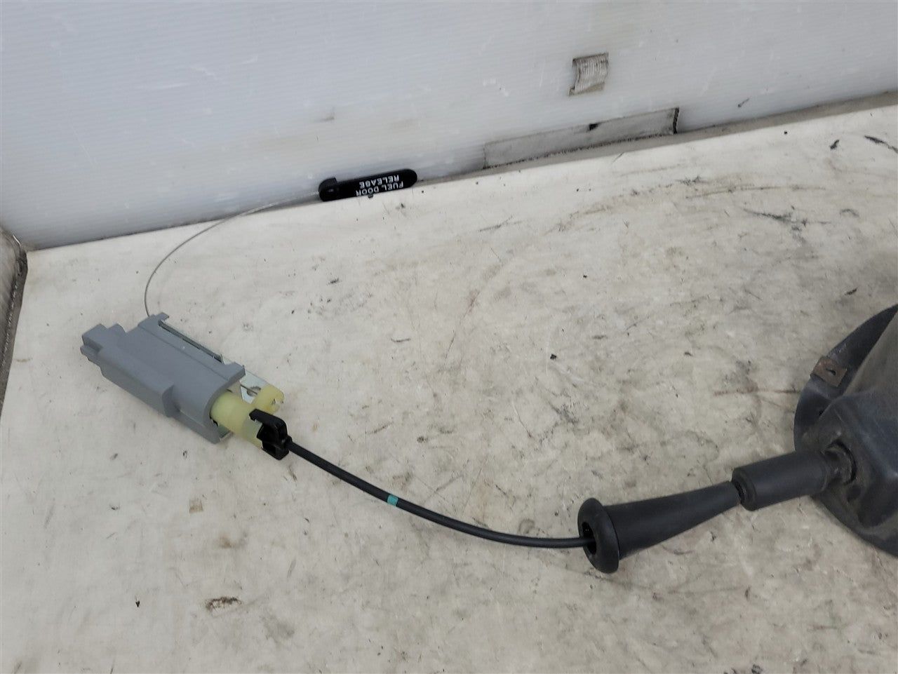 1999 CORVETTE FUEL DOOR LATCH RELEASE ACTUATOR 33984 - image 12