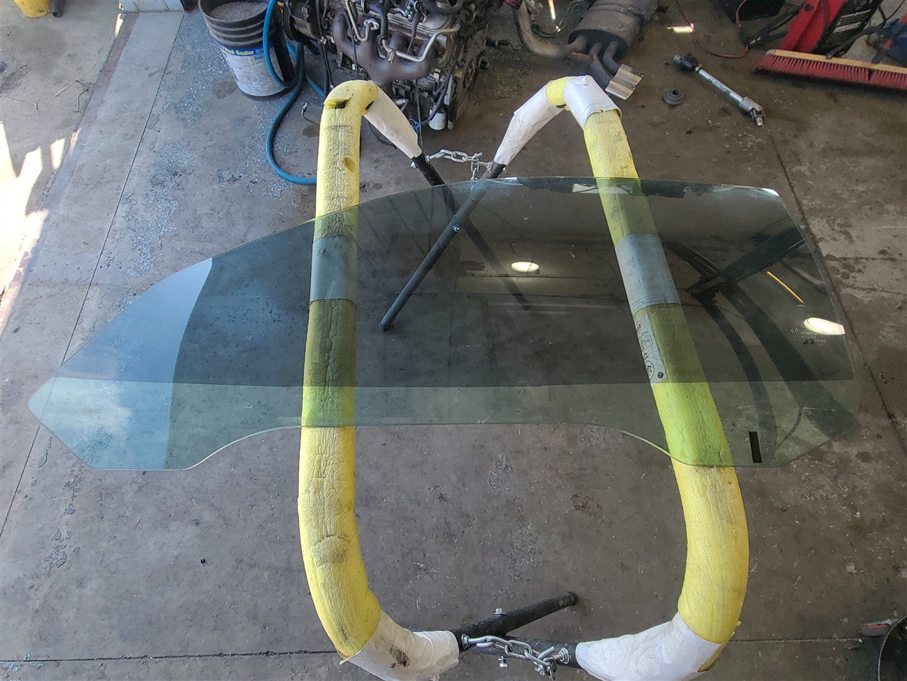 1999 CORVETTE LH DOOR GLASS TINTED 10403189 33989 - image 1
