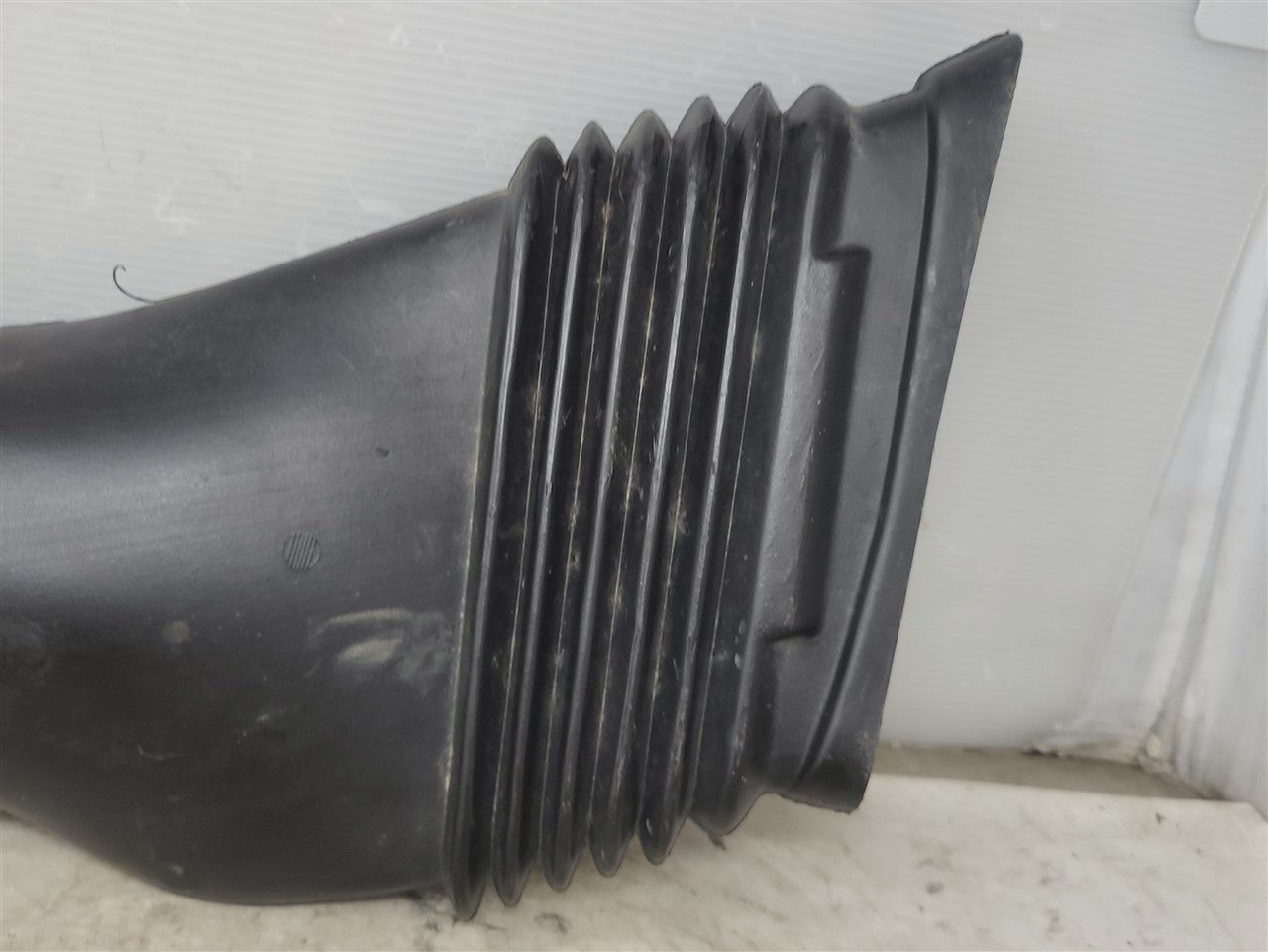 1999 CORVETTE RH PASSENGE FRONT BRAKE COOLING DUCT 33990 - image 10