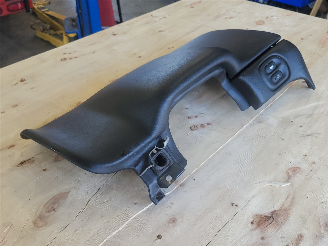 1999 CORVETTE DRIVER LOWER DASH KNEE BOLSTER TRIM 33991 - image 5