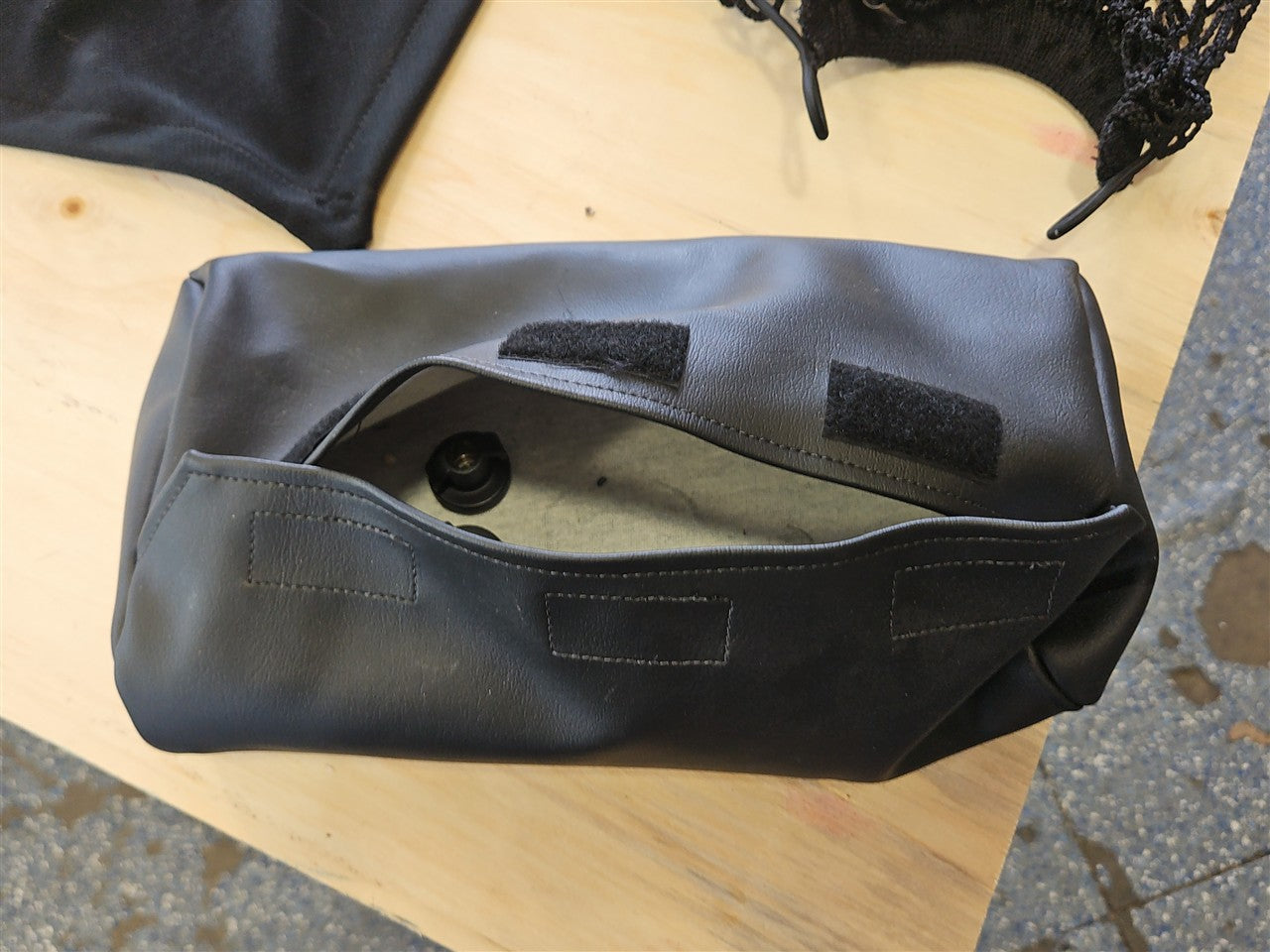 1999 CORVETTE CARGO NET & COVER & STORAGE BAG 33997 - image 5