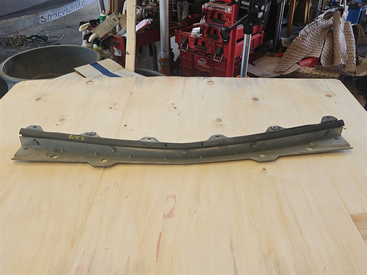 1999 CORVETTE FRONT BUMPER CENTER SUPPORT BRACKET 34000 - image 1