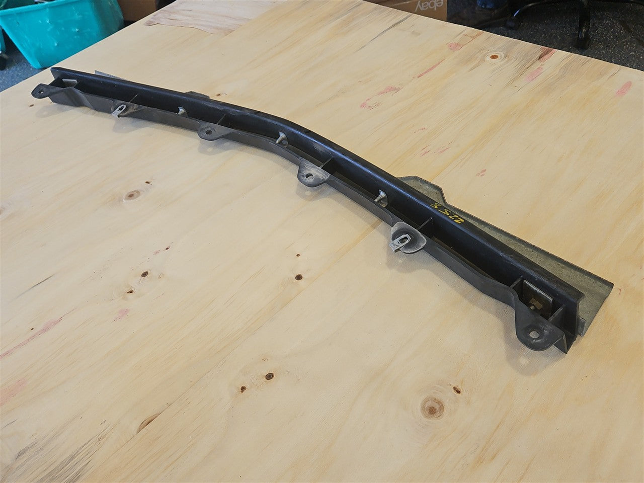 1999 CORVETTE FRONT BUMPER CENTER SUPPORT BRACKET 34000 - image 4