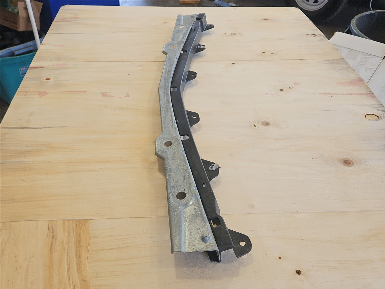 1999 CORVETTE FRONT BUMPER CENTER SUPPORT BRACKET 34000 - image 10