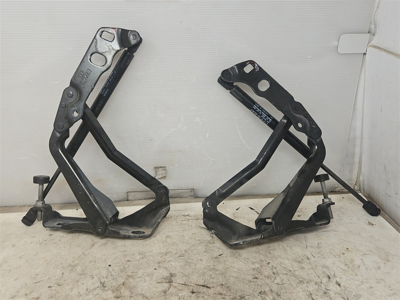 1999 CORVETTE HOOD HINGES PAIR LH RH 34002 - image 4