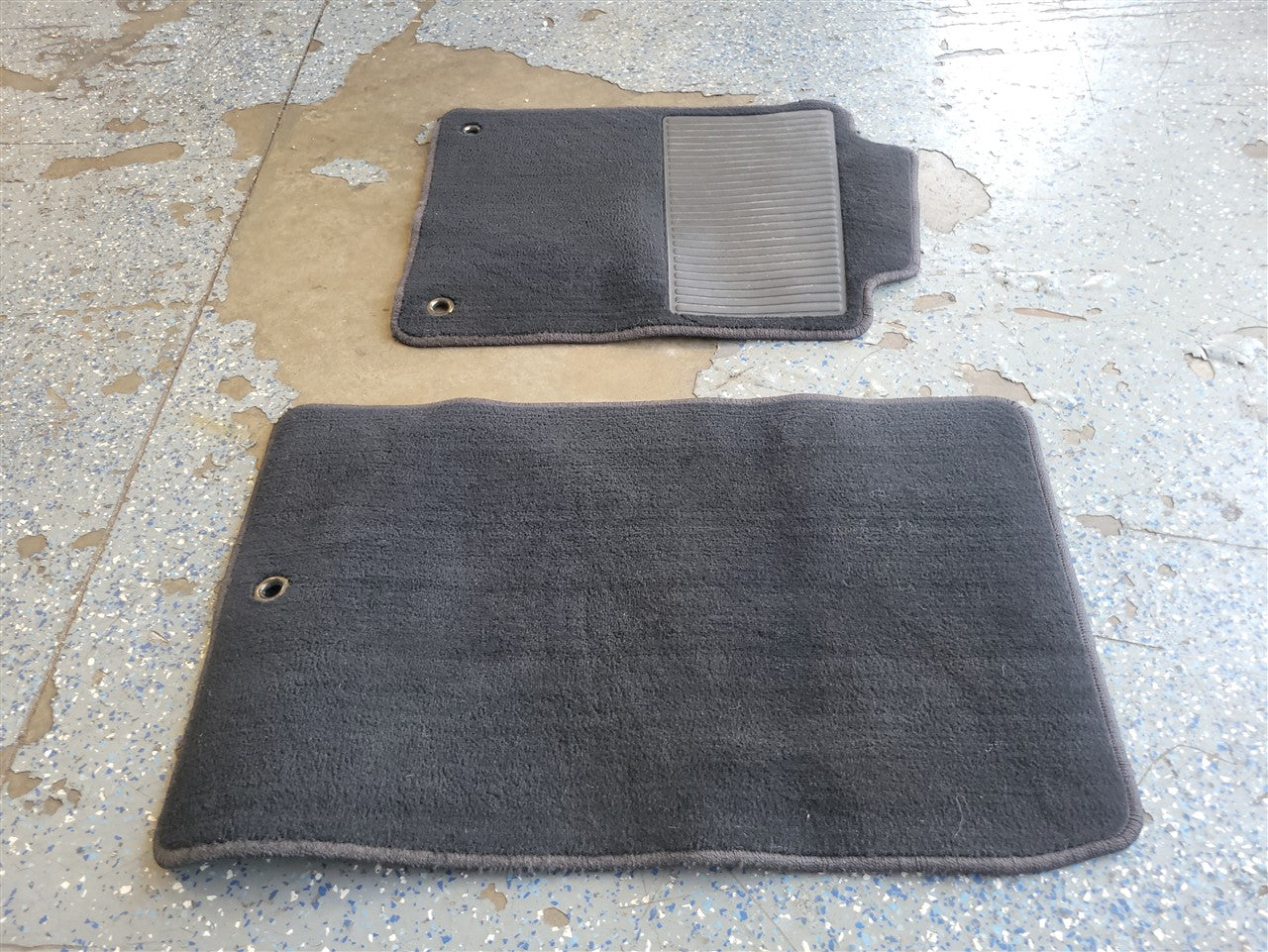 1999 CORVETTE OEM FRONT FLOOR MATS PAIR BLACK 34007 - image 3