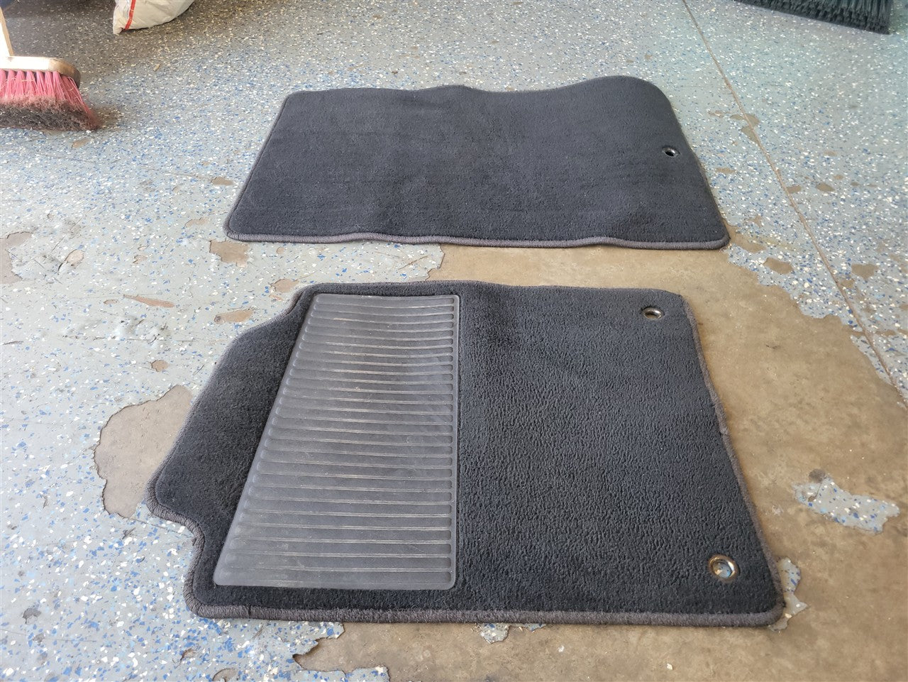 1999 CORVETTE OEM FRONT FLOOR MATS PAIR BLACK 34007 - image 5