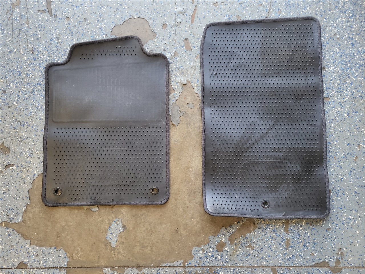 1999 CORVETTE OEM FRONT FLOOR MATS PAIR BLACK 34007 - image 6