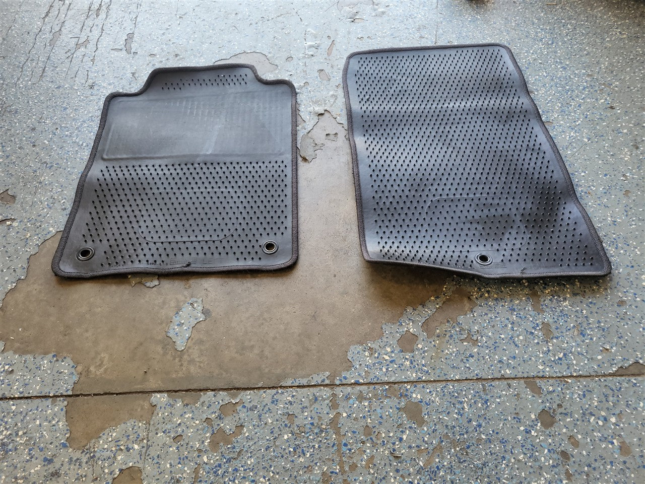 1999 CORVETTE OEM FRONT FLOOR MATS PAIR BLACK 34007 - image 7