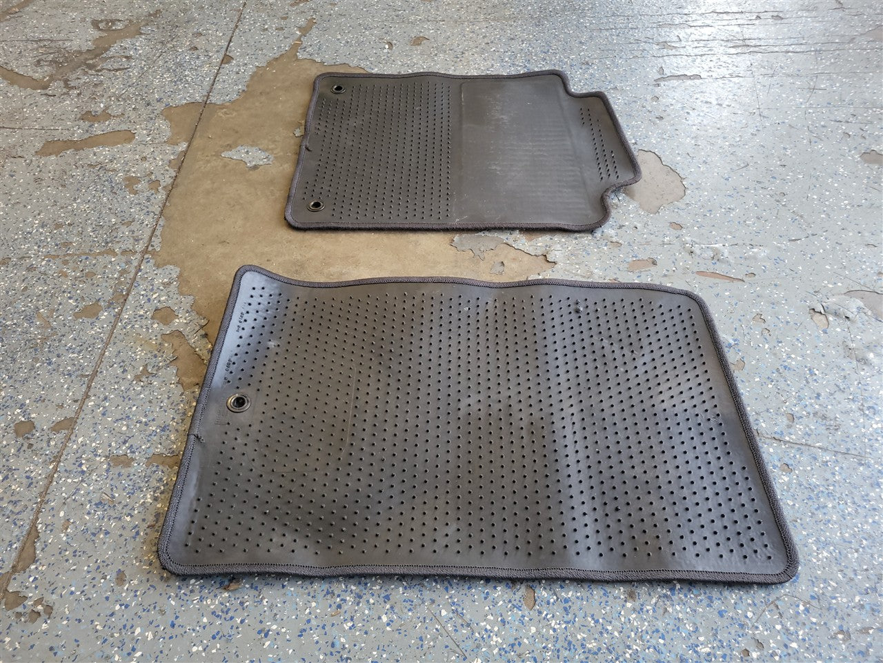 1999 CORVETTE OEM FRONT FLOOR MATS PAIR BLACK 34007 - image 8