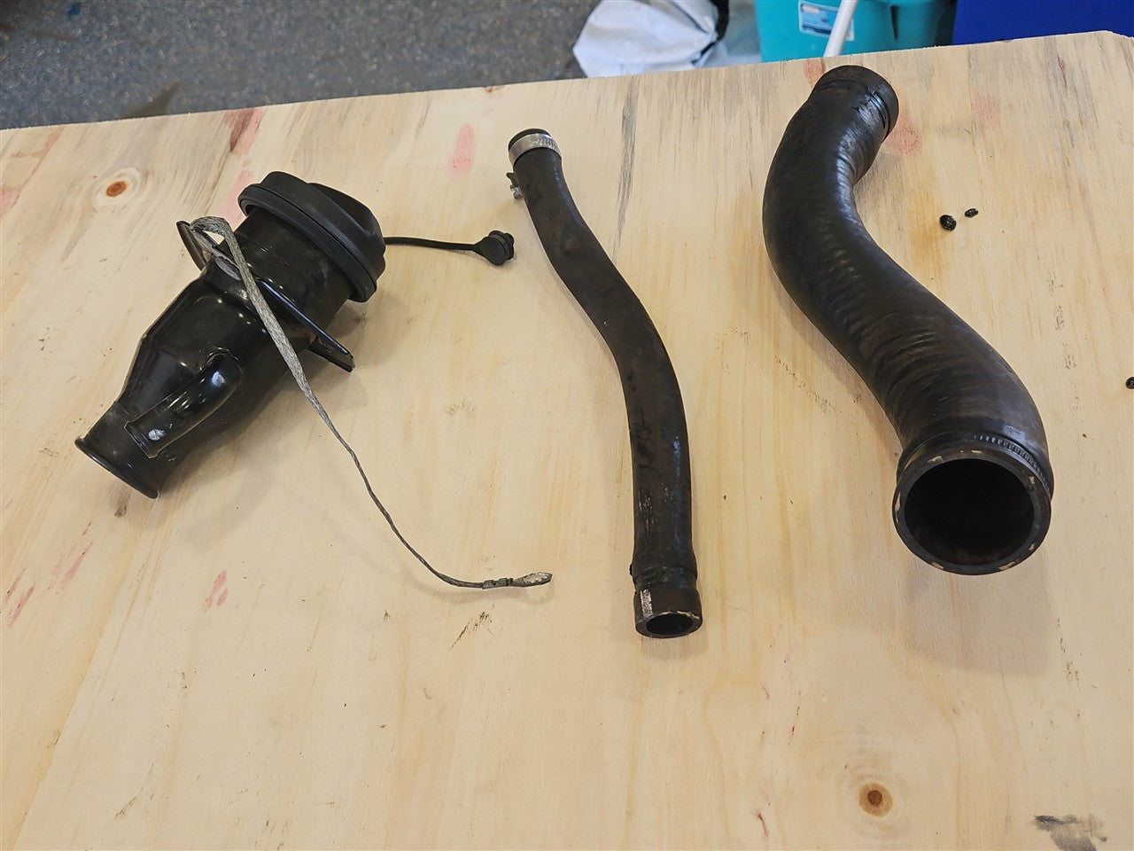 1999 CORVETTE FUEL FILLER NECK & HOSES 34010 - image 3