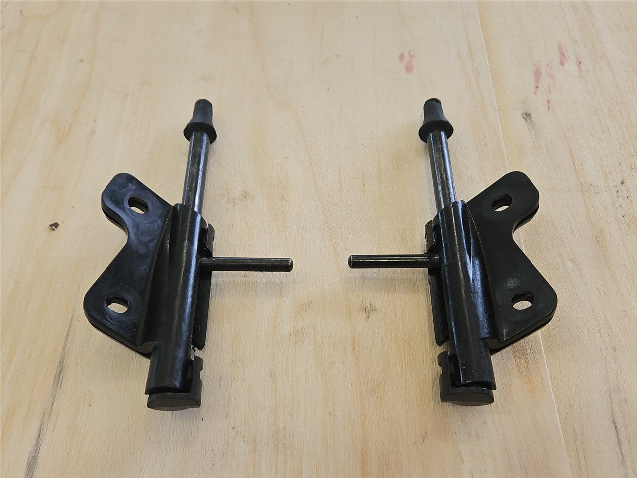 1999 CORVETTE TARGA TOP STORAGE HOLDER LOCKING PIN 34013 - image 1