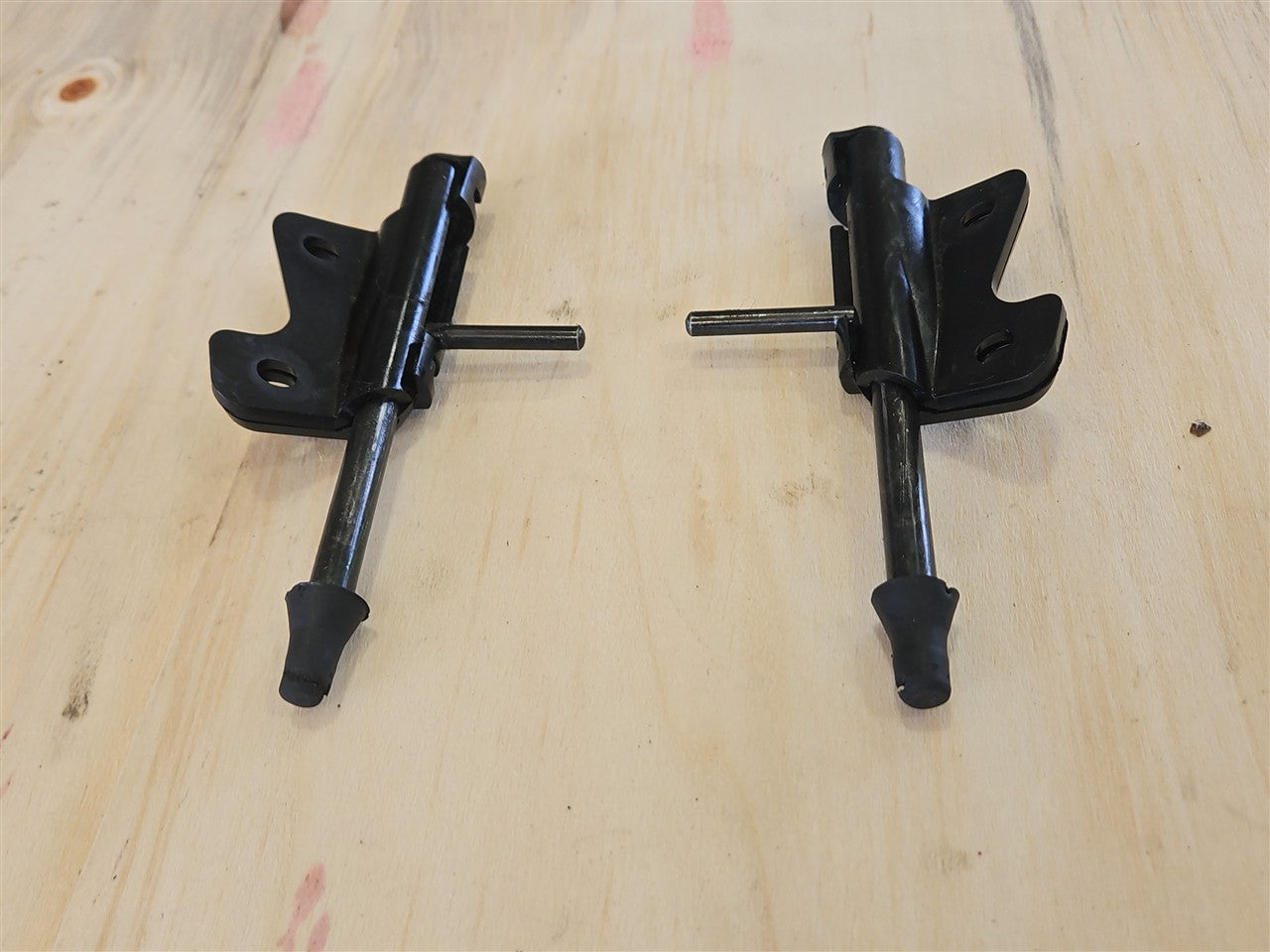 1999 CORVETTE TARGA TOP STORAGE HOLDER LOCKING PIN 34013 - image 4