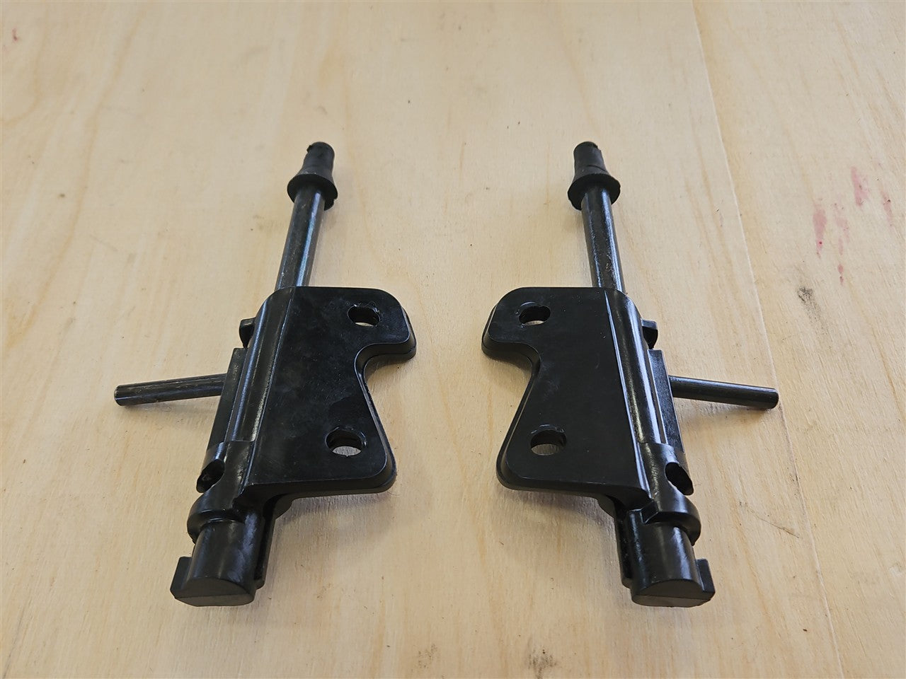 1999 CORVETTE TARGA TOP STORAGE HOLDER LOCKING PIN 34013 - image 6