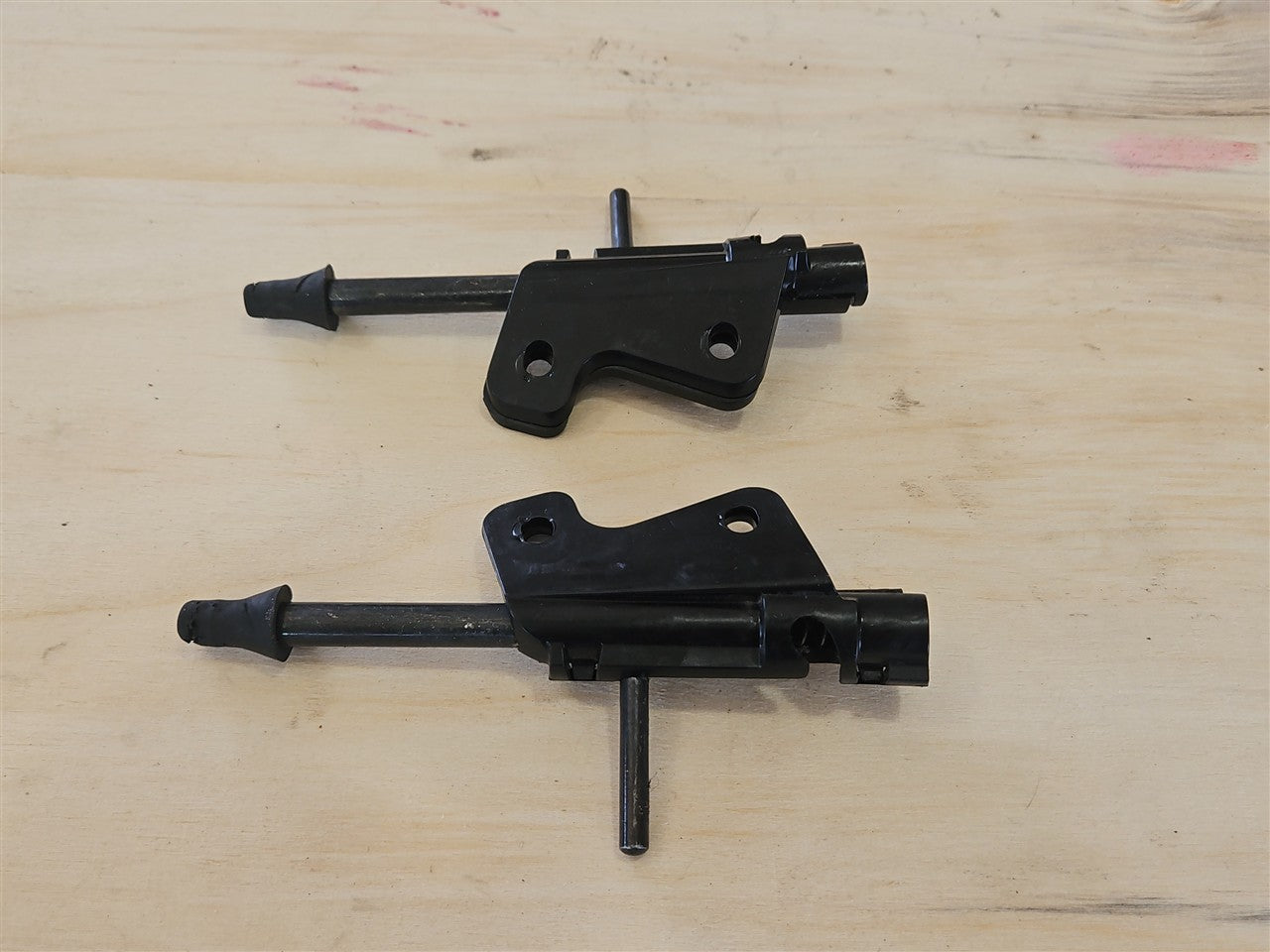 1999 CORVETTE TARGA TOP STORAGE HOLDER LOCKING PIN 34013 - image 7